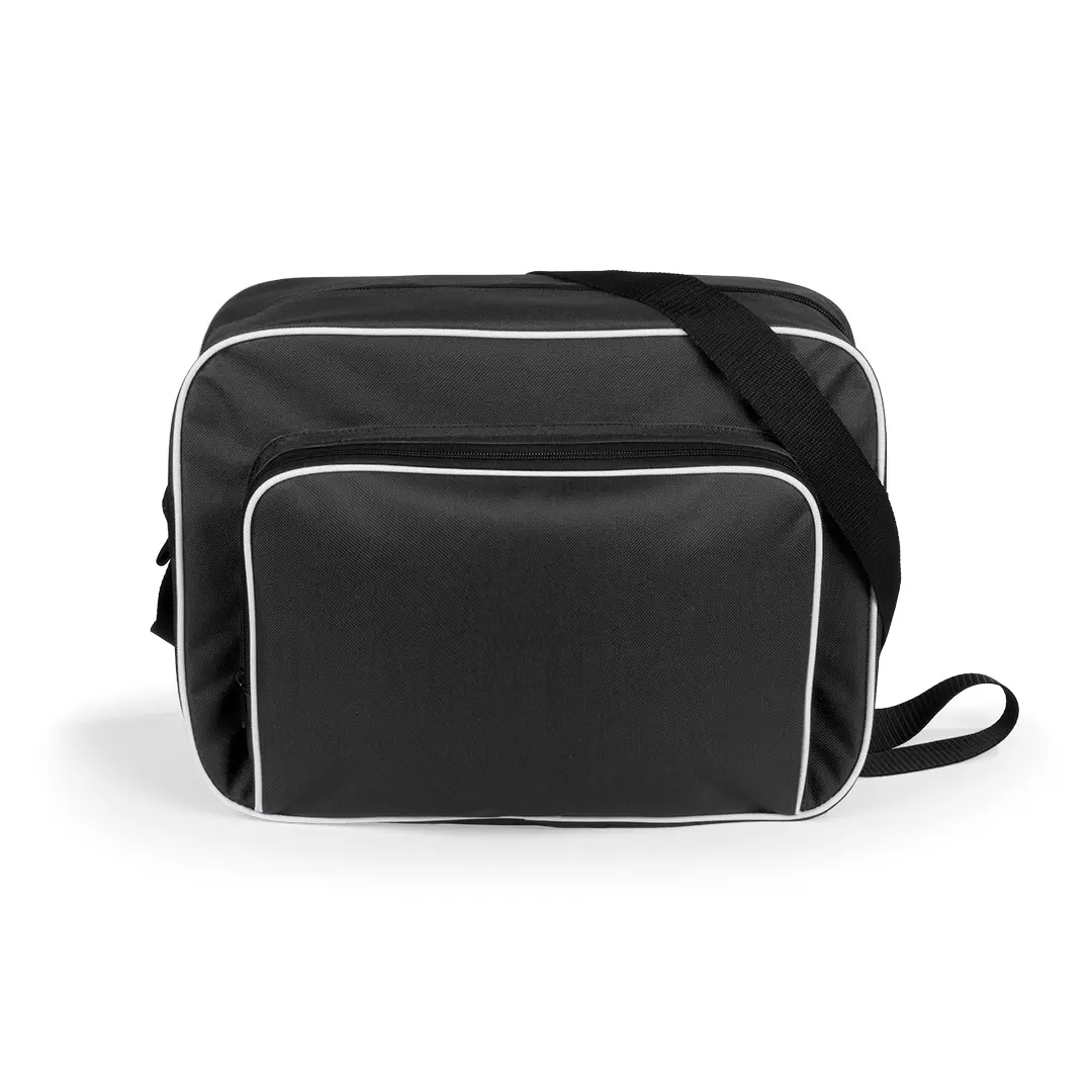 Bolsa bandolera negra con ribetes blancos, bolsillo frontal y correa ajustable sobre fondo blanco