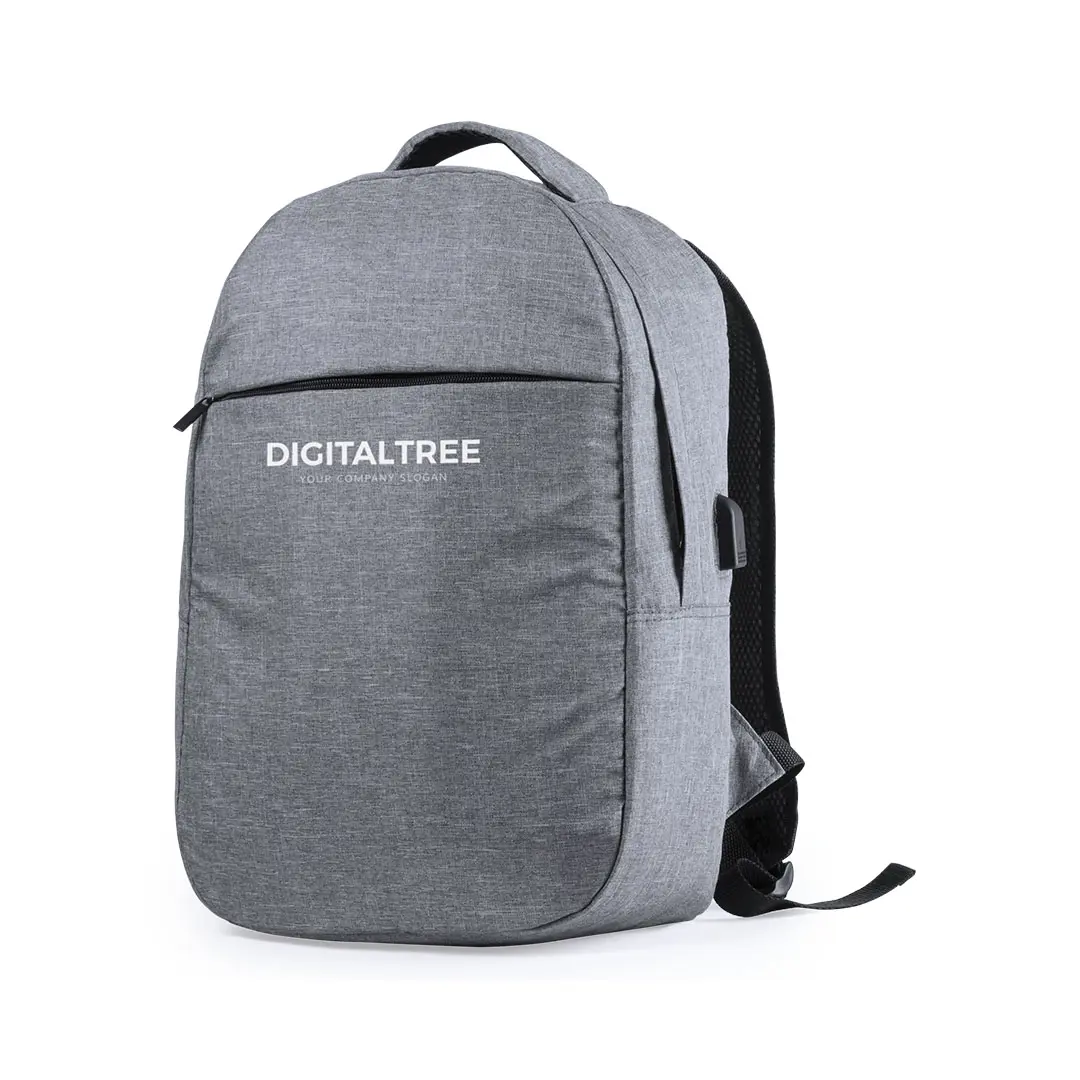 mochila gris con bolsillo frontal y logotipo DIGITALTREE sobre fondo blanco